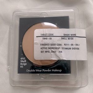 Estée Lauder Double Wear Powder Foundation